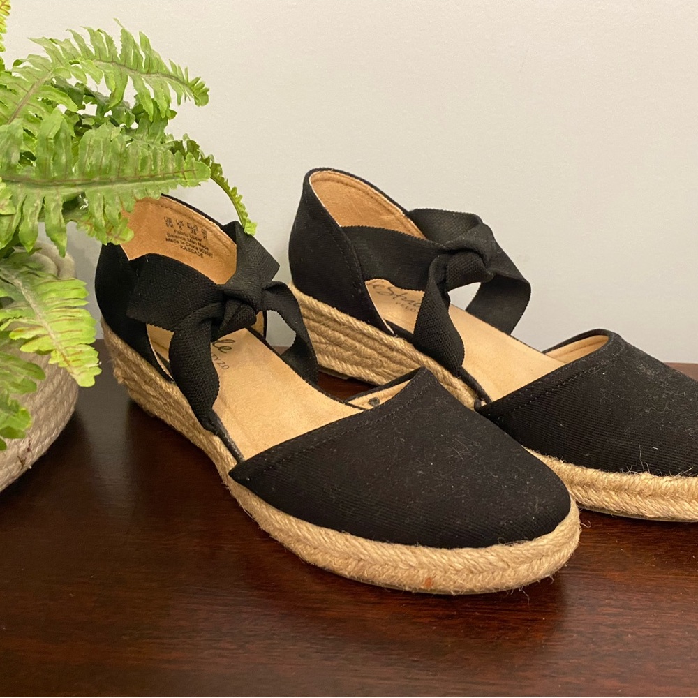 Ready for warm weather! Life Stride Black Espadrille Wedge Sandals!!!